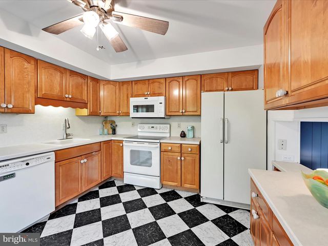 2370 HENBIRD LANE, Lancaster, PA 17601