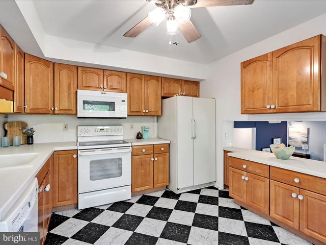 2370 HENBIRD LANE, Lancaster, PA 17601