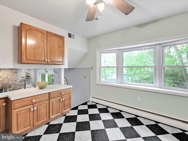 2370 HENBIRD LANE, Lancaster, PA 17601