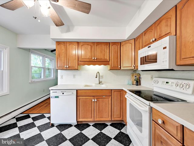 2370 HENBIRD LANE, Lancaster, PA 17601