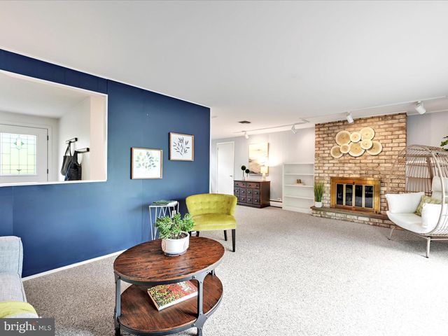 2370 HENBIRD LANE, Lancaster, PA 17601