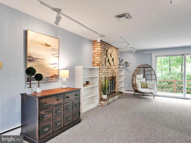 2370 HENBIRD LANE, Lancaster, PA 17601