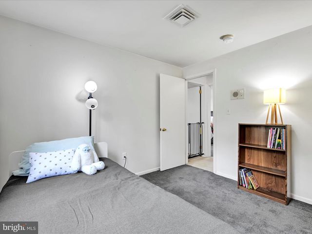 2370 HENBIRD LANE, Lancaster, PA 17601