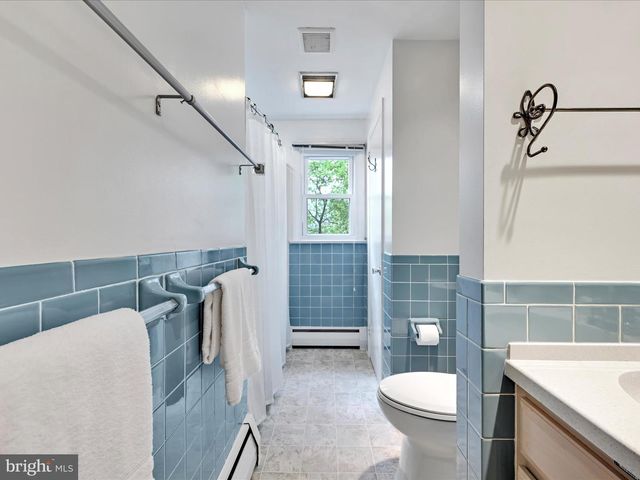 2370 HENBIRD LANE, Lancaster, PA 17601