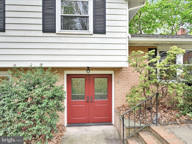 2370 HENBIRD LANE, Lancaster, PA 17601