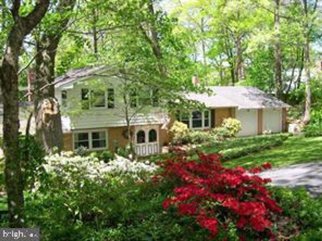2370 HENBIRD LANE, Lancaster, PA 17601