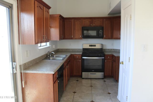 13985 SANDY ROCK Drive, El Paso, TX 79938
