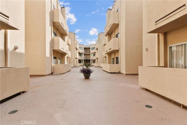 19350 Sherman Way 125, Reseda, CA 91335