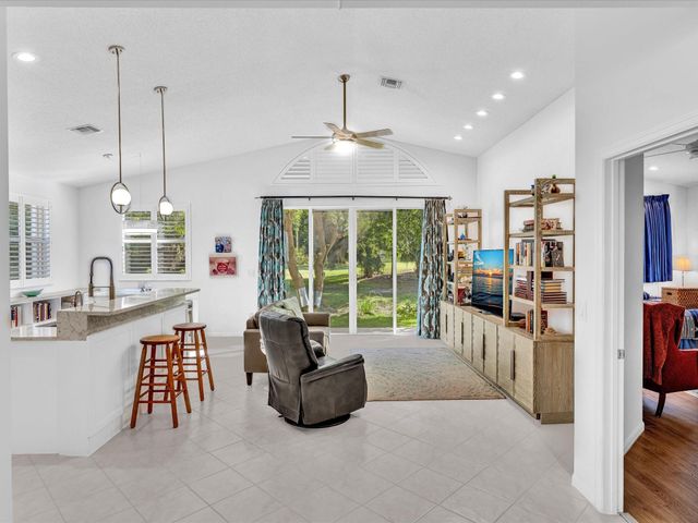 3580 Canary Palm Ct, Pompano Beach, FL 33069