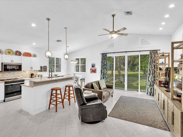 3580 Canary Palm Ct, Pompano Beach, FL 33069