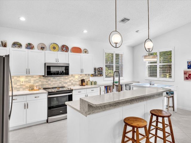 3580 Canary Palm Ct, Pompano Beach, FL 33069