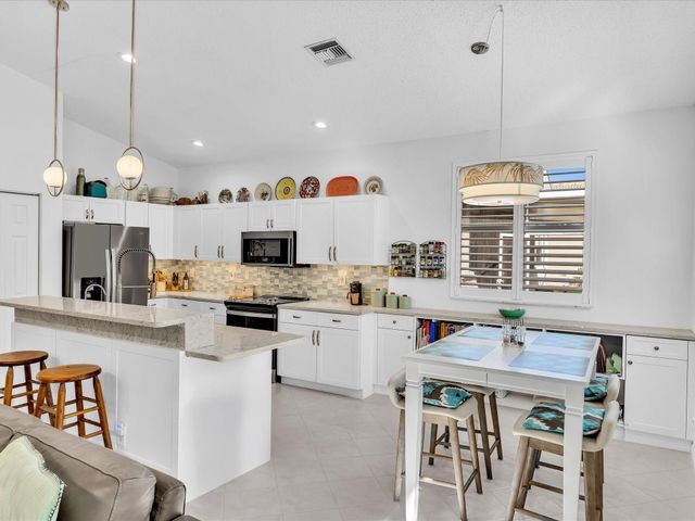 3580 Canary Palm Ct, Pompano Beach, FL 33069