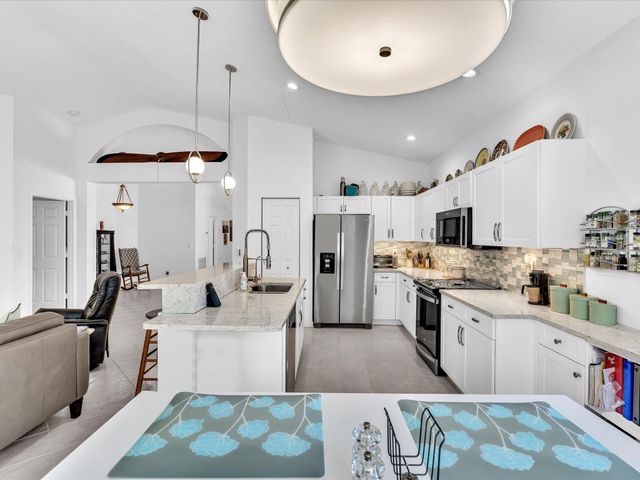 3580 Canary Palm Ct, Pompano Beach, FL 33069