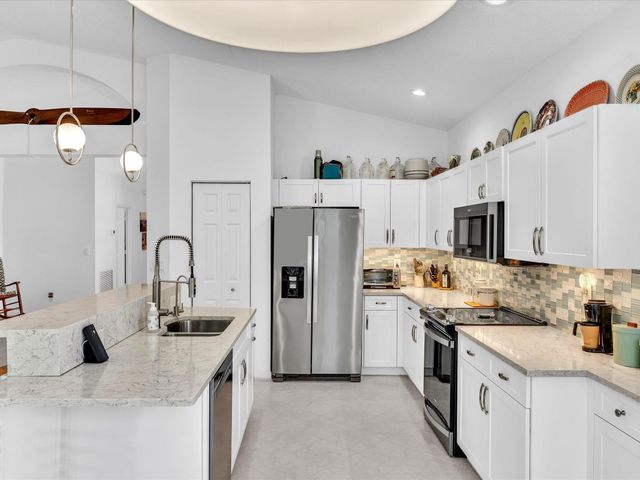 3580 Canary Palm Ct, Pompano Beach, FL 33069