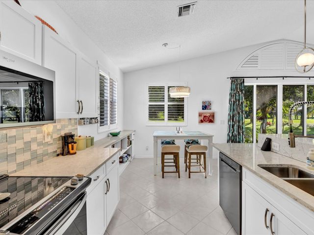 3580 Canary Palm Ct, Pompano Beach, FL 33069