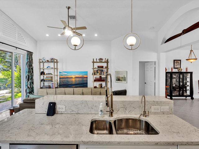 3580 Canary Palm Ct, Pompano Beach, FL 33069