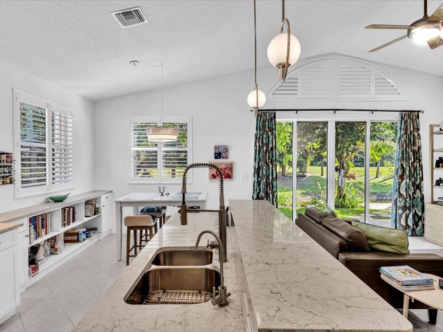 3580 Canary Palm Ct, Pompano Beach, FL 33069