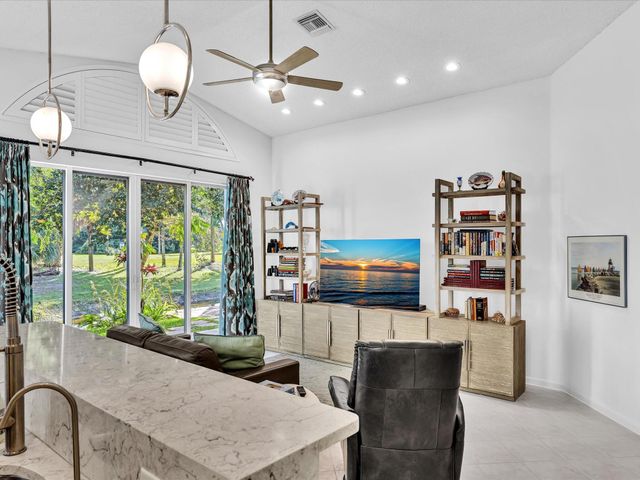 3580 Canary Palm Ct, Pompano Beach, FL 33069