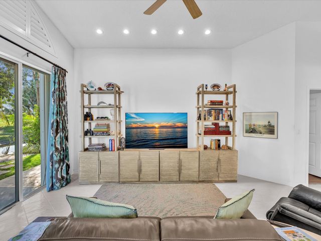 3580 Canary Palm Ct, Pompano Beach, FL 33069