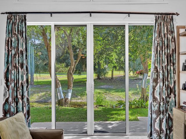 3580 Canary Palm Ct, Pompano Beach, FL 33069