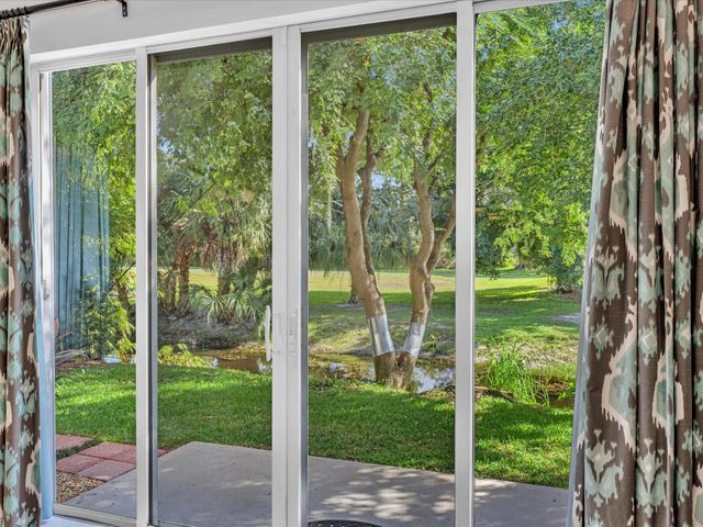 3580 Canary Palm Ct, Pompano Beach, FL 33069