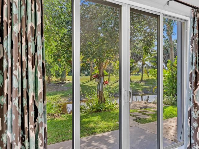 3580 Canary Palm Ct, Pompano Beach, FL 33069