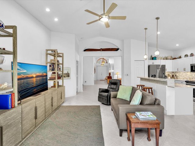 3580 Canary Palm Ct, Pompano Beach, FL 33069