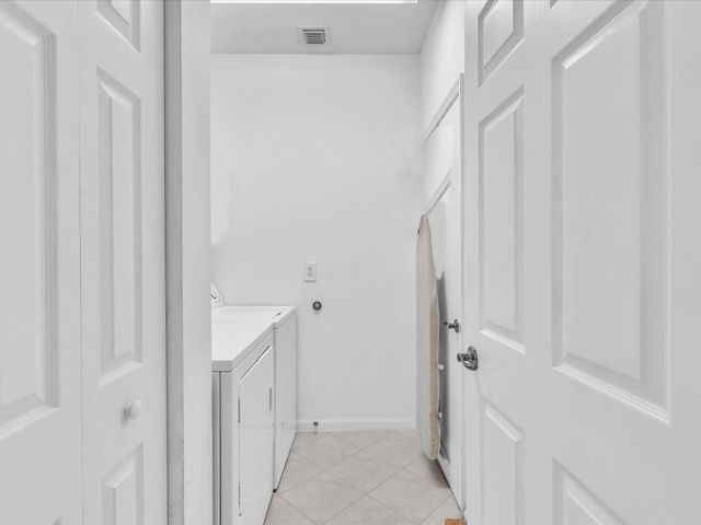 3580 Canary Palm Ct, Pompano Beach, FL 33069