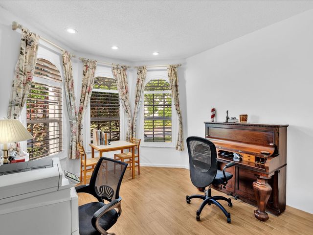 3580 Canary Palm Ct, Pompano Beach, FL 33069