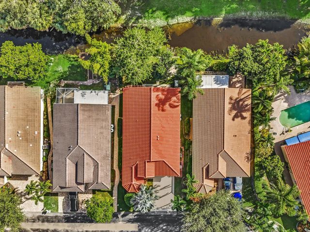 3580 Canary Palm Ct, Pompano Beach, FL 33069