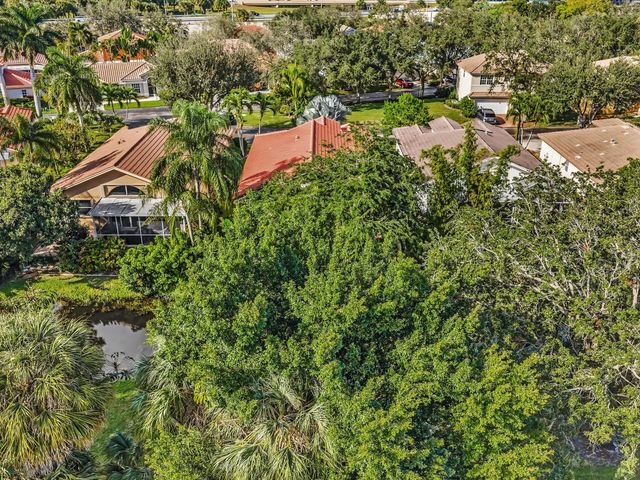 3580 Canary Palm Ct, Pompano Beach, FL 33069