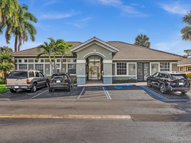 3580 Canary Palm Ct, Pompano Beach, FL 33069