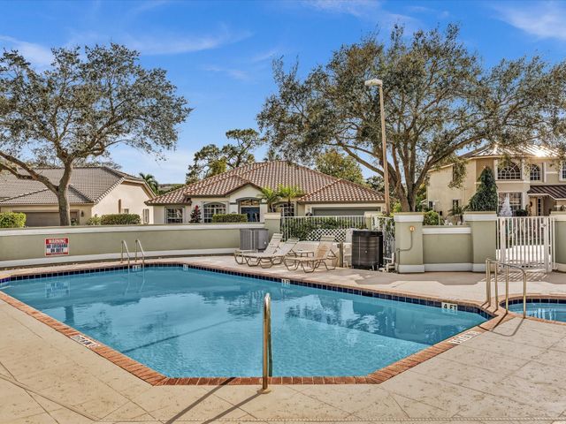 3580 Canary Palm Ct, Pompano Beach, FL 33069