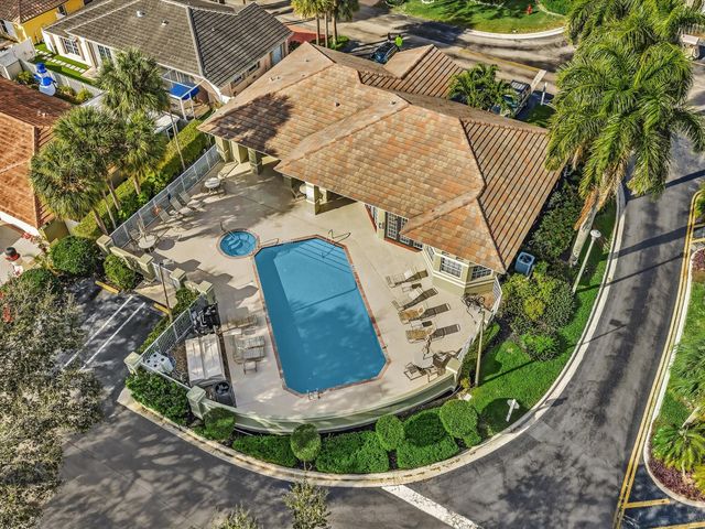 3580 Canary Palm Ct, Pompano Beach, FL 33069