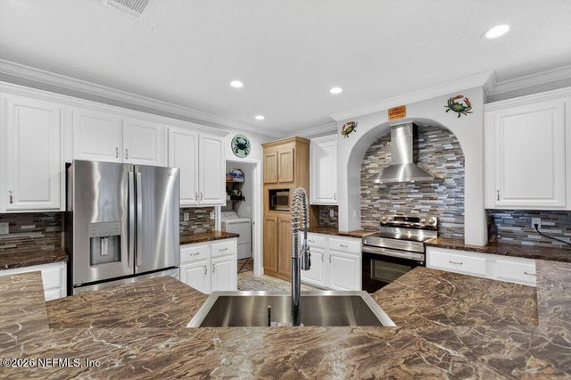 293 MAXWELL Drive, Welaka, FL 32193