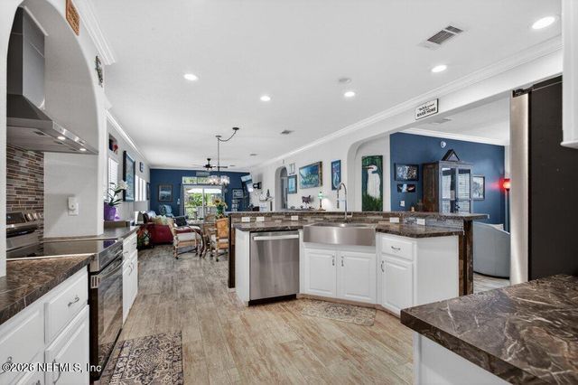 293 MAXWELL Drive, Welaka, FL 32193