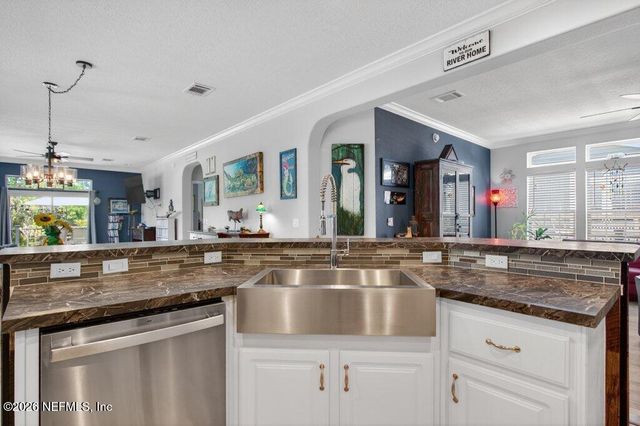 293 MAXWELL Drive, Welaka, FL 32193