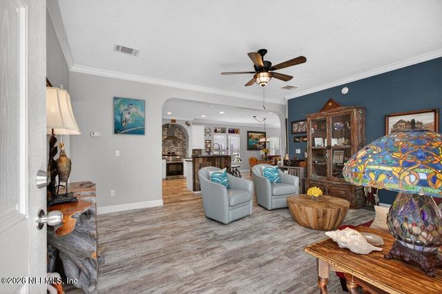 293 MAXWELL Drive, Welaka, FL 32193