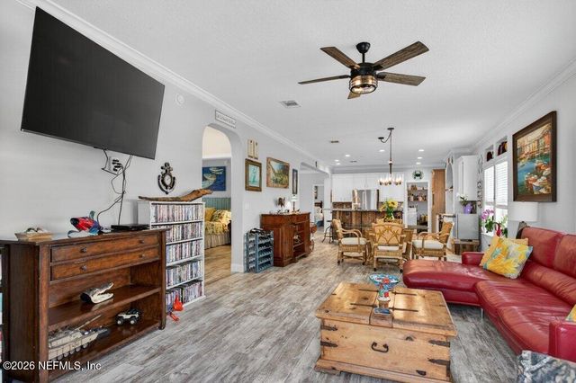293 MAXWELL Drive, Welaka, FL 32193