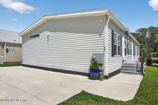 293 MAXWELL Drive, Welaka, FL 32193