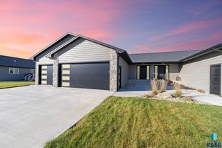 4202 N Knob Hill Ct Court, Sioux Falls, SD 57107
