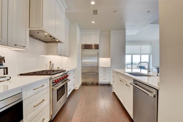 127 Madison Ave Apt 1701, Memphis, TN 38103