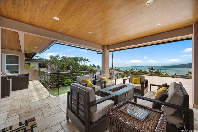 278 Makaweli Place, Honolulu, HI 96825