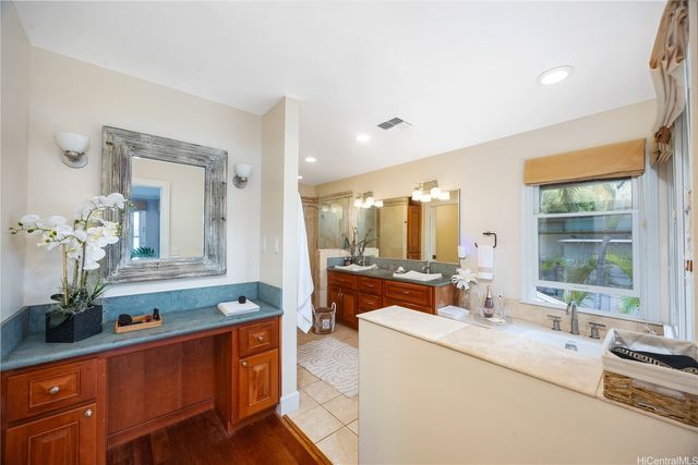 278 Makaweli Place, Honolulu, HI 96825