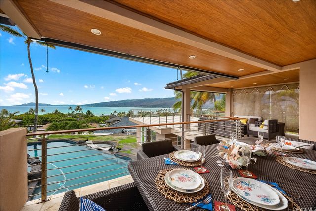 278 Makaweli Place, Honolulu, HI 96825