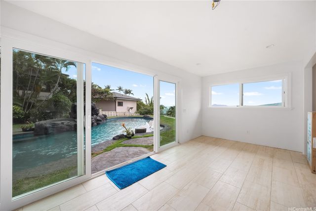 278 Makaweli Place, Honolulu, HI 96825