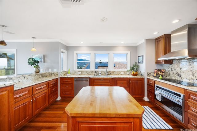 278 Makaweli Place, Honolulu, HI 96825