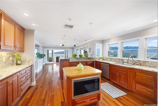 278 Makaweli Place, Honolulu, HI 96825