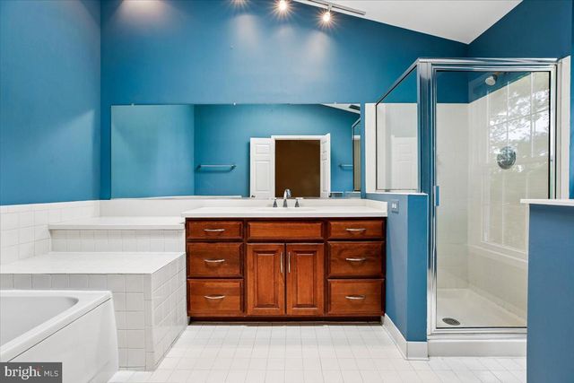 6024 LOGANWOOD, North Bethesda, MD 20852