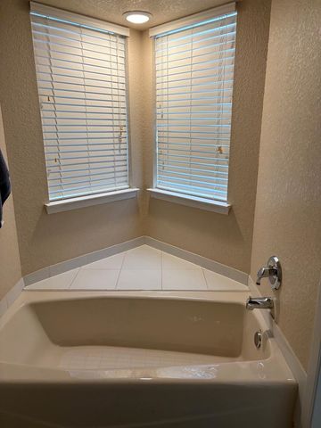 2113 Vista Ridge Dr, Kerrville, TX 78028